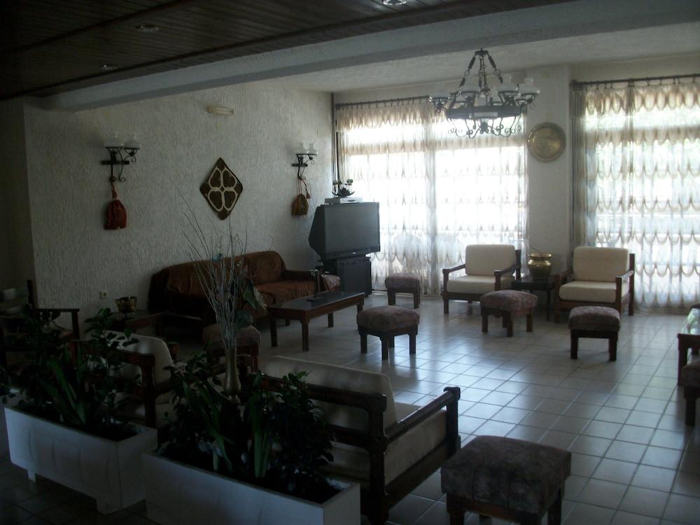 Efi Hotel Малія Екстер'єр фото